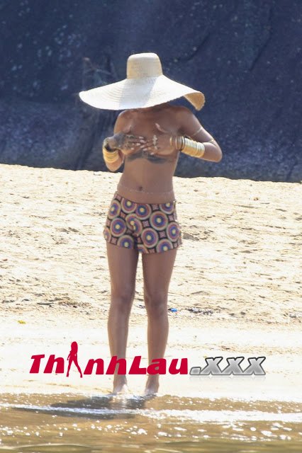 Rihanna Topless Vogue Brazil Beach Photoshoot Candid Photos www.GutterUncensored.com 002.jpg